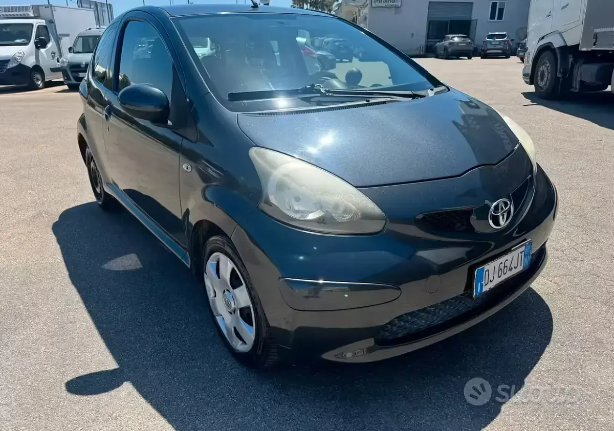 Usata Toyota Aygo Sol 68 CV (50 kW) 2007 Nero Utilitaria