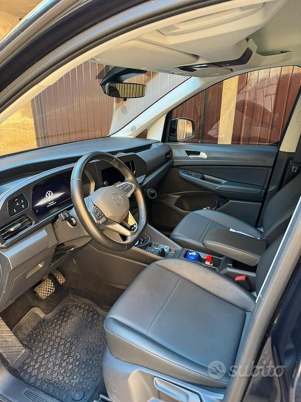 Usata VW Caddy 122 CV (89 kW) 2024 Blu Monovolume