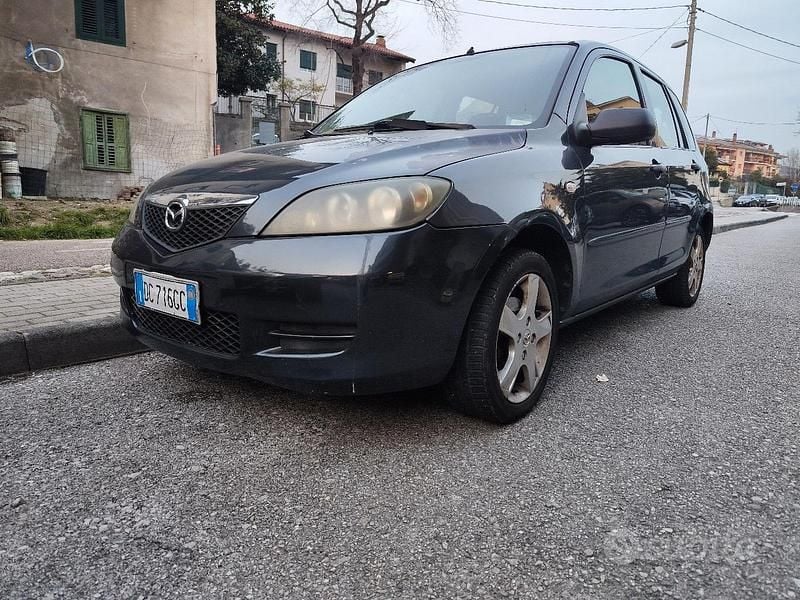 Usata Mazda 2 75 CV (55 kW) 2005 Grigio Utilitaria