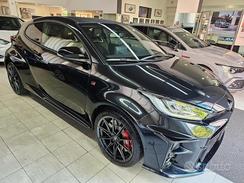 Usata Toyota Yaris 261 CV (191 kW) 2024 Nero Utilitaria