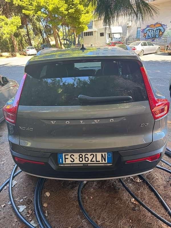 Usata Volvo XC40 Momentum 150 CV (110 kW) 2018 Grigio SUV