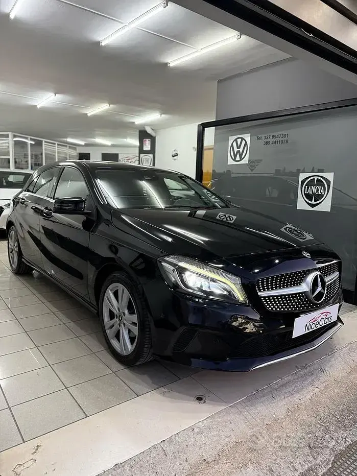 Usata Mercedes A180 Premium 109 CV (80 kW) 2018 Nero Berlina