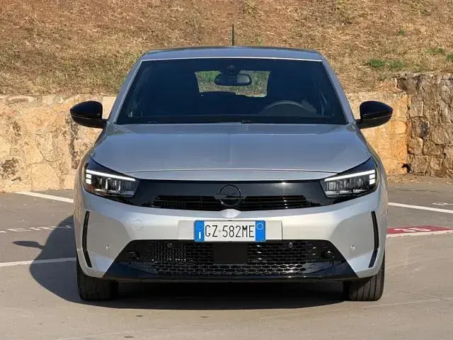 Usata Opel Corsa 101 CV (74 kW) 2025 Argento Utilitaria
