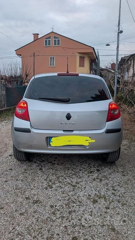 Usata Renault Clio III 100 CV (73 kW) 2008 Grigio