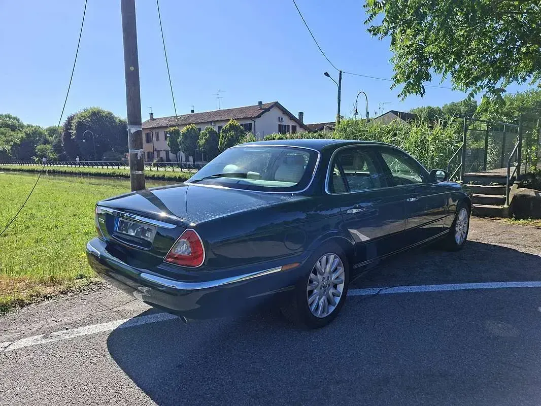 Usata Jaguar XJ Executive 258 CV (189 kW) 2004 Verde Berlina