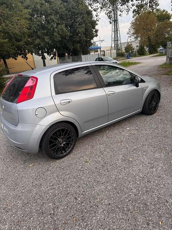 Usata Fiat Grande Punto Dynamic 77 CV (56 kW) 2009 Utilitaria
