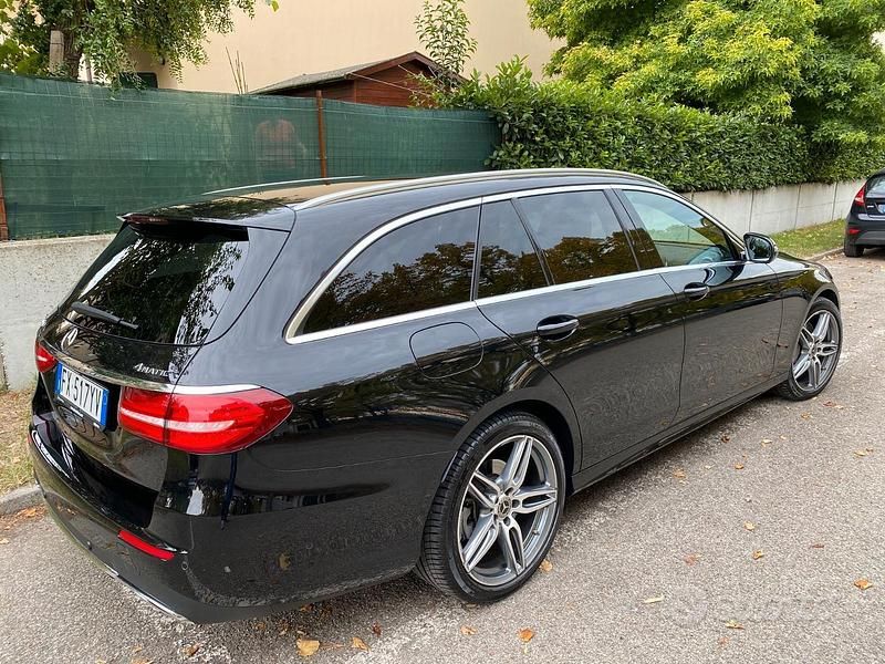 Usata Mercedes E220 Premium Plus 194 CV (142 kW) 2019 Nero Station wagon