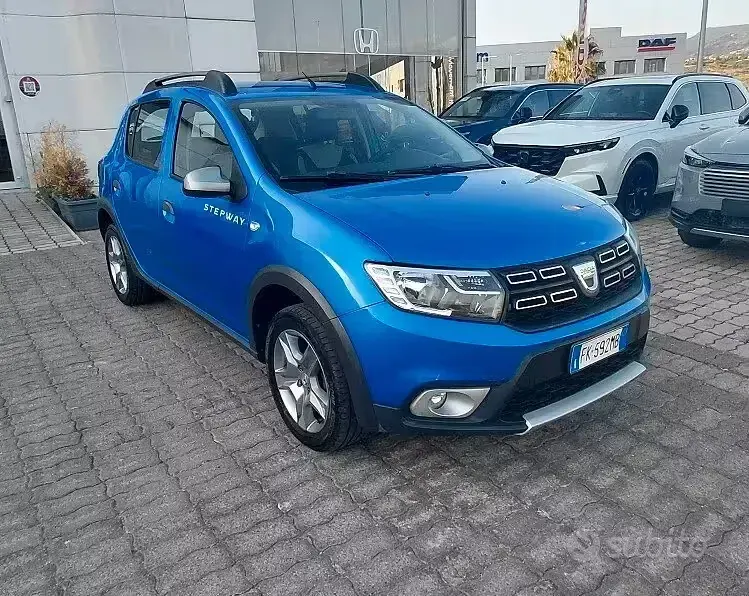Usata Dacia Sandero Stepway 90 CV (66 kW) 2017 Blu Berlina