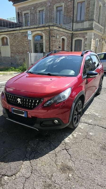 Usata Peugeot 2008 GT-line 120 CV (88 kW) 2017 Rosso SUV