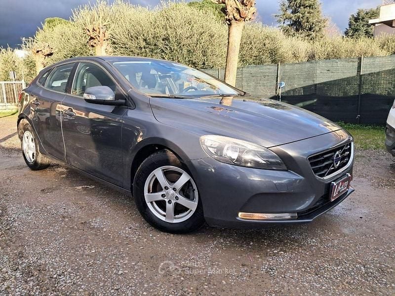 Usata Volvo V40 Summum 116 CV (85 kW) 2013 Grigio Utilitaria