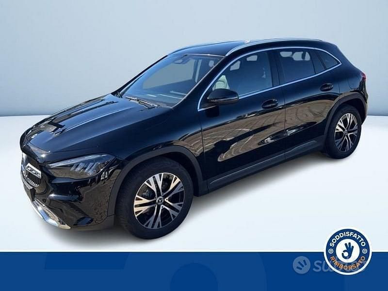 Nero Nuova 2025 Mercedes GLA200 Advanced SUV | 45.750 € (Buon prezzo) - Immagine 1/3