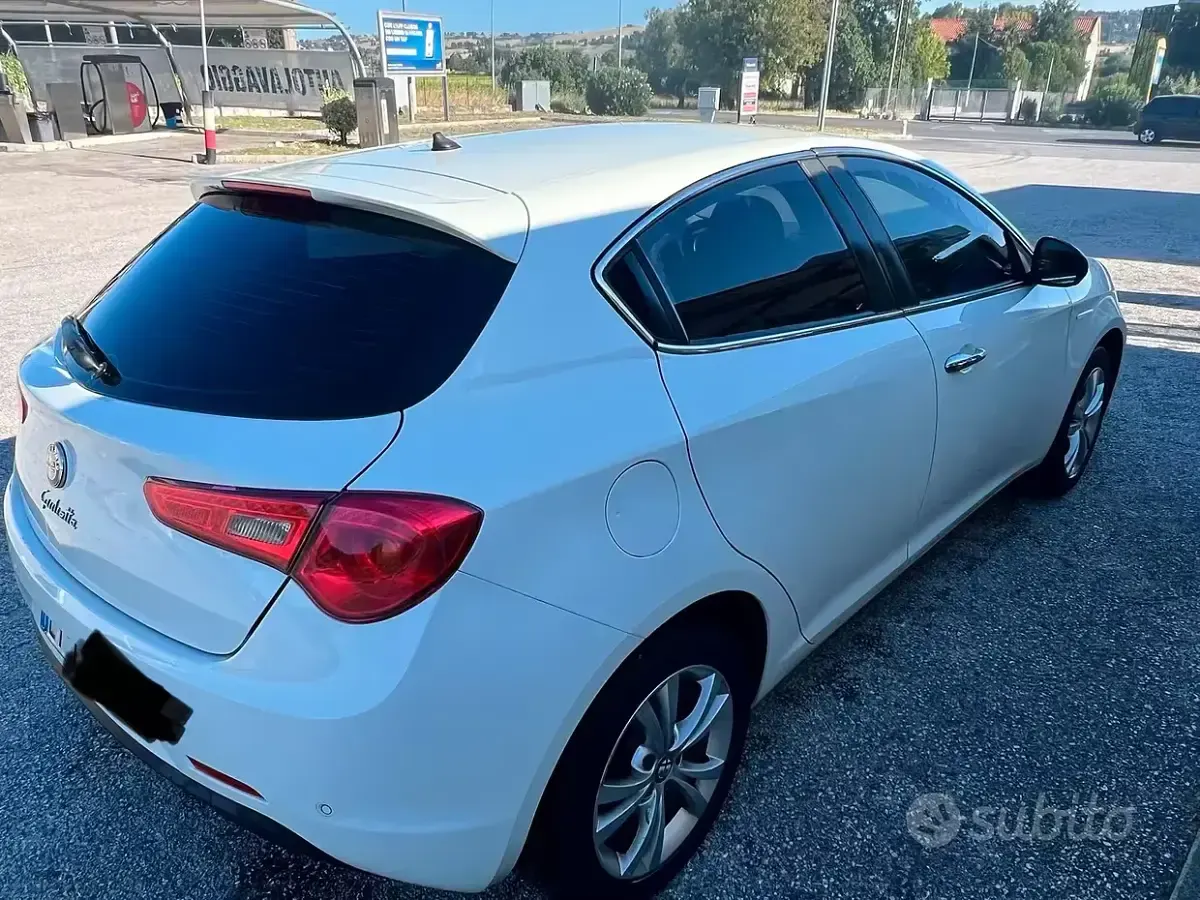 Usata Alfa Romeo Giulietta 105 CV (77 kW) 2013 Bianco Utilitaria