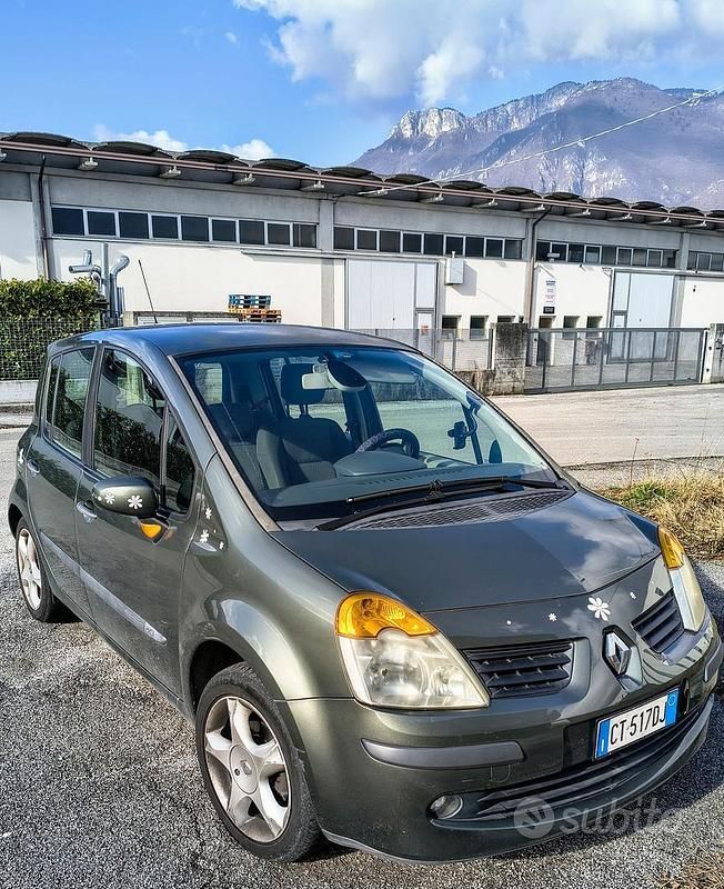 Grigio Usata 2005 Renault Modus Monovolume | 2300 € (Cara) - Immagine 1/4