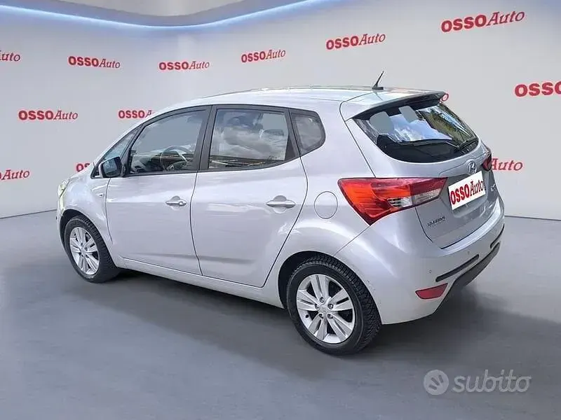 Usata Hyundai ix20 Comfort 90 CV (66 kW) 2011 Grigio Utilitaria