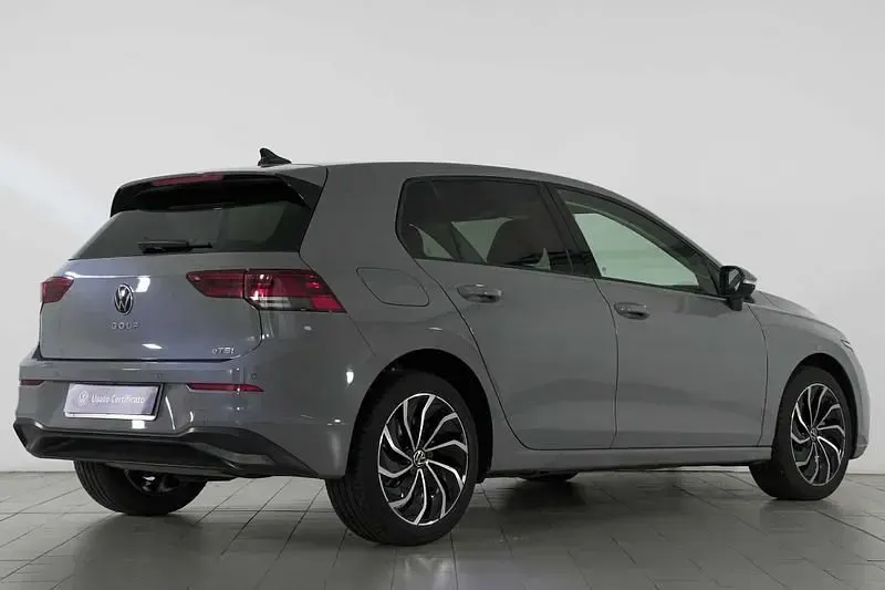 Usata VW Golf VIII Life 110 CV (80 kW) 2023 Grigio Utilitaria