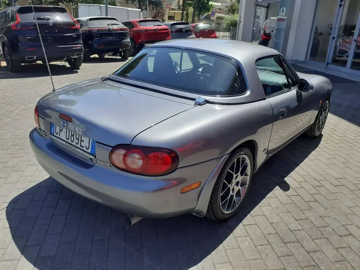Usata Mazda MX5 110 CV (80 kW) 2004 Grigio Cabrio