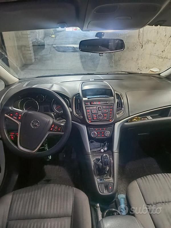 Bianco Usata 2014 Opel Zafira Tourer Monovolume | 8000 € (Buon prezzo) - Immagine 1/4