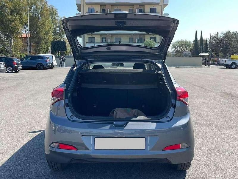 Usata Hyundai i20 Classic 75 CV (55 kW) 2016 Grigio Utilitaria