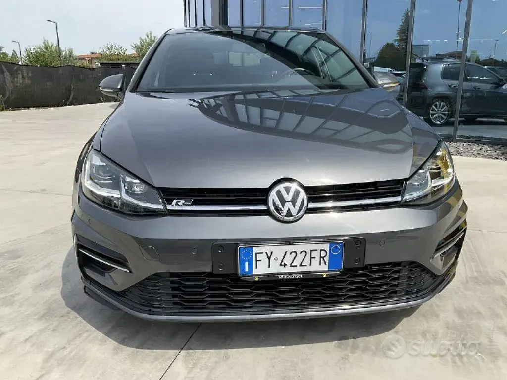 Usata VW Golf VII Sport 116 CV (85 kW) 2020 Grigio scuro metallizzato Berlina