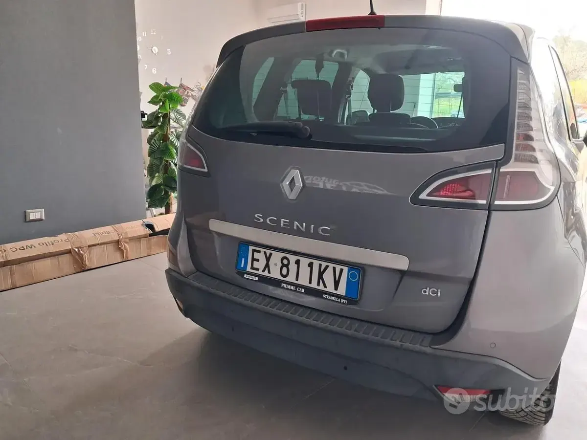 Usata Renault Scénic LIMITED 110 CV (80 kW) 2014 Grigio Monovolume