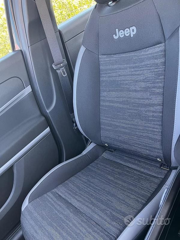 Käytetty Jeep Avenger Longitude 101 HP (74 kW) 2023 Musta Katumaasturi