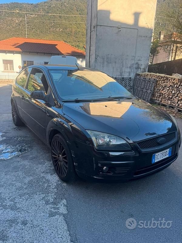 Nero Usata 2010 Ford Focus Tre volumi | 1200 € (Super prezzo) - Immagine 1/4