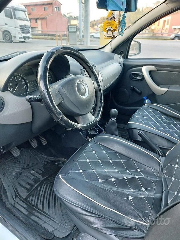 Usata Dacia Sandero 75 CV (55 kW) 2009 Bianco Berlina