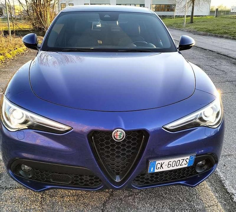 Usata Alfa Romeo Stelvio Sprint 190 CV (139 kW) 2022 Blu/azzurro SUV
