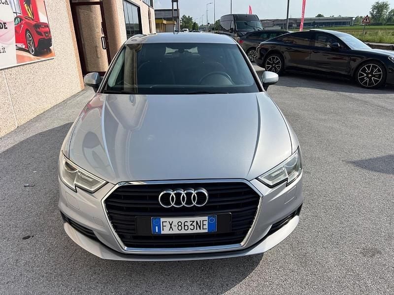Usata Audi A3 116 CV (85 kW) 2019 Argento Berlina