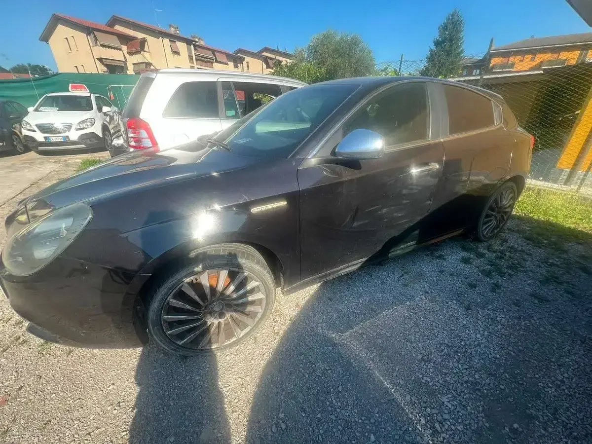 Usata Alfa Romeo Giulietta Distinctive 140 CV (102 kW) 2011 Nero Utilitaria