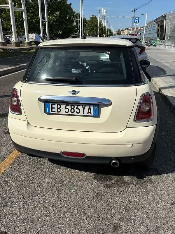 Usata Mini ONE 98 CV (72 kW) 2010 Utilitaria