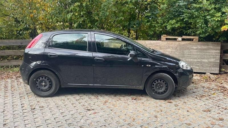 Usata Fiat Punto Street 69 CV (50 kW) 2018 Nero Berlina