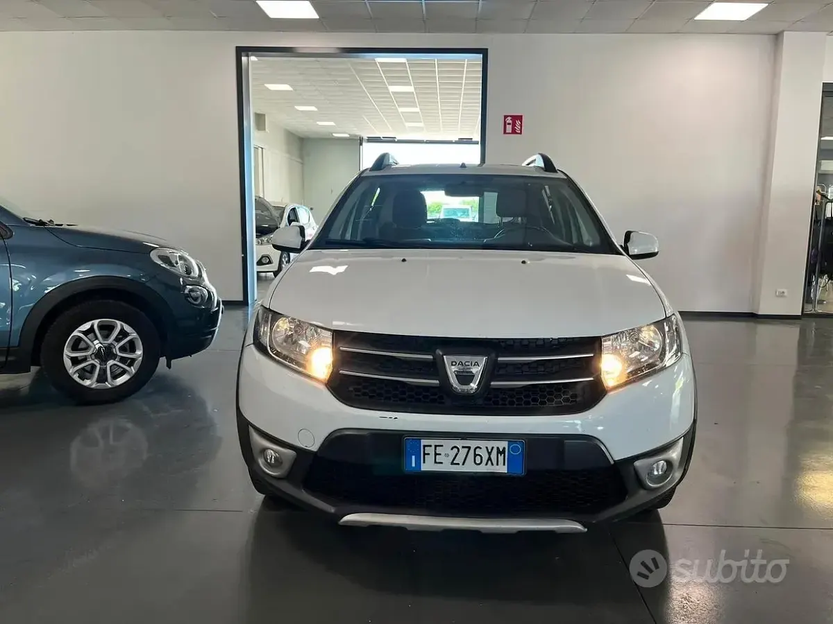 Usado Dacia Sandero Ambiance 90 CV (66 kW) 2016 Blanco Berlina