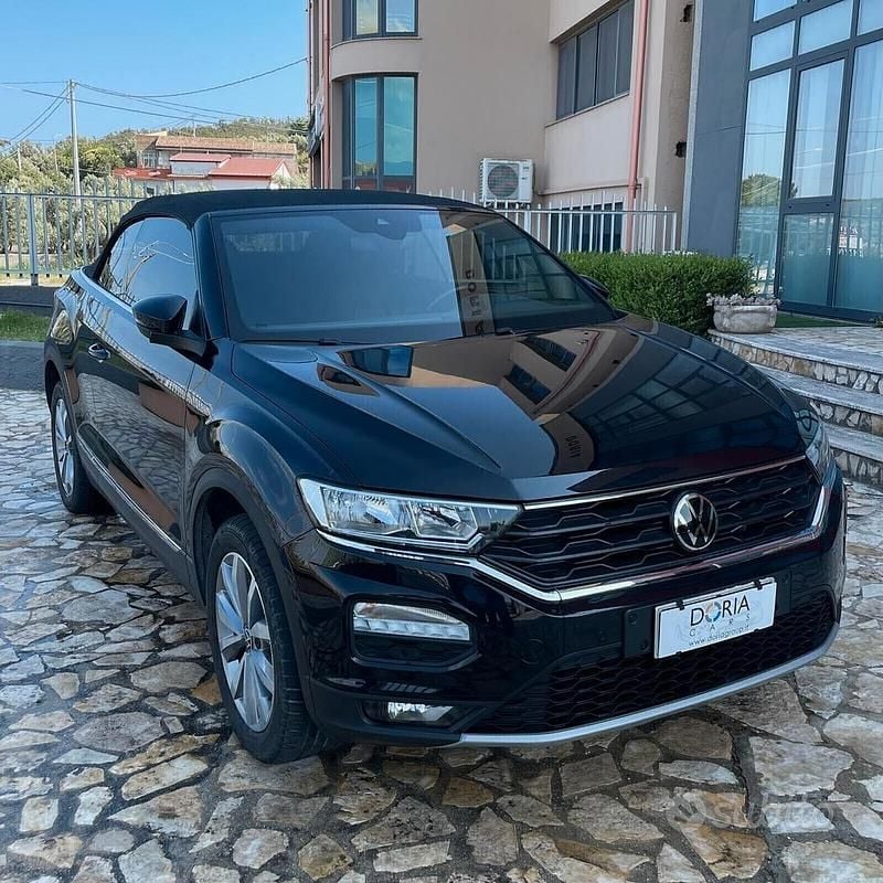 Nero Usata 2021 VW T-Roc Cabriolet Style Cabrio | 24.500 € (Buon prezzo) - Immagine 1/4