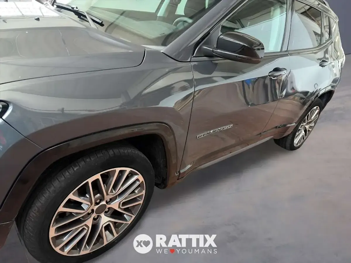 Usata Jeep Compass Summit 131 CV (96 kW) 2025 Grey graphite SUV