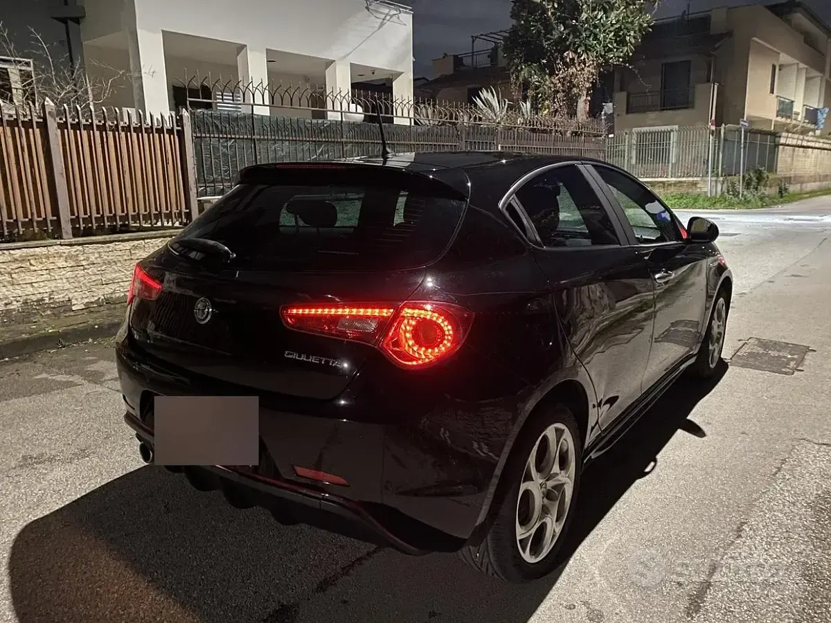 Usata Alfa Romeo Giulietta 120 CV (88 kW) 2018 Nero Utilitaria
