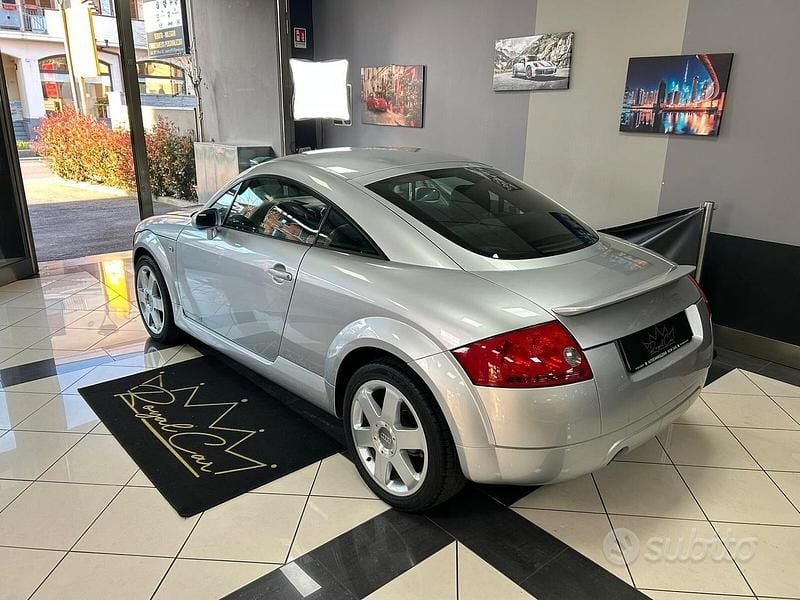 Begagnad Audi TT 179 HK (131 kW) 2001 Grå Sportkupé