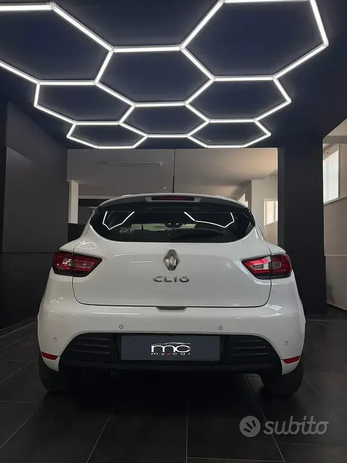 Usata Renault Clio Business 75 CV (55 kW) 2019 Bianco Utilitaria