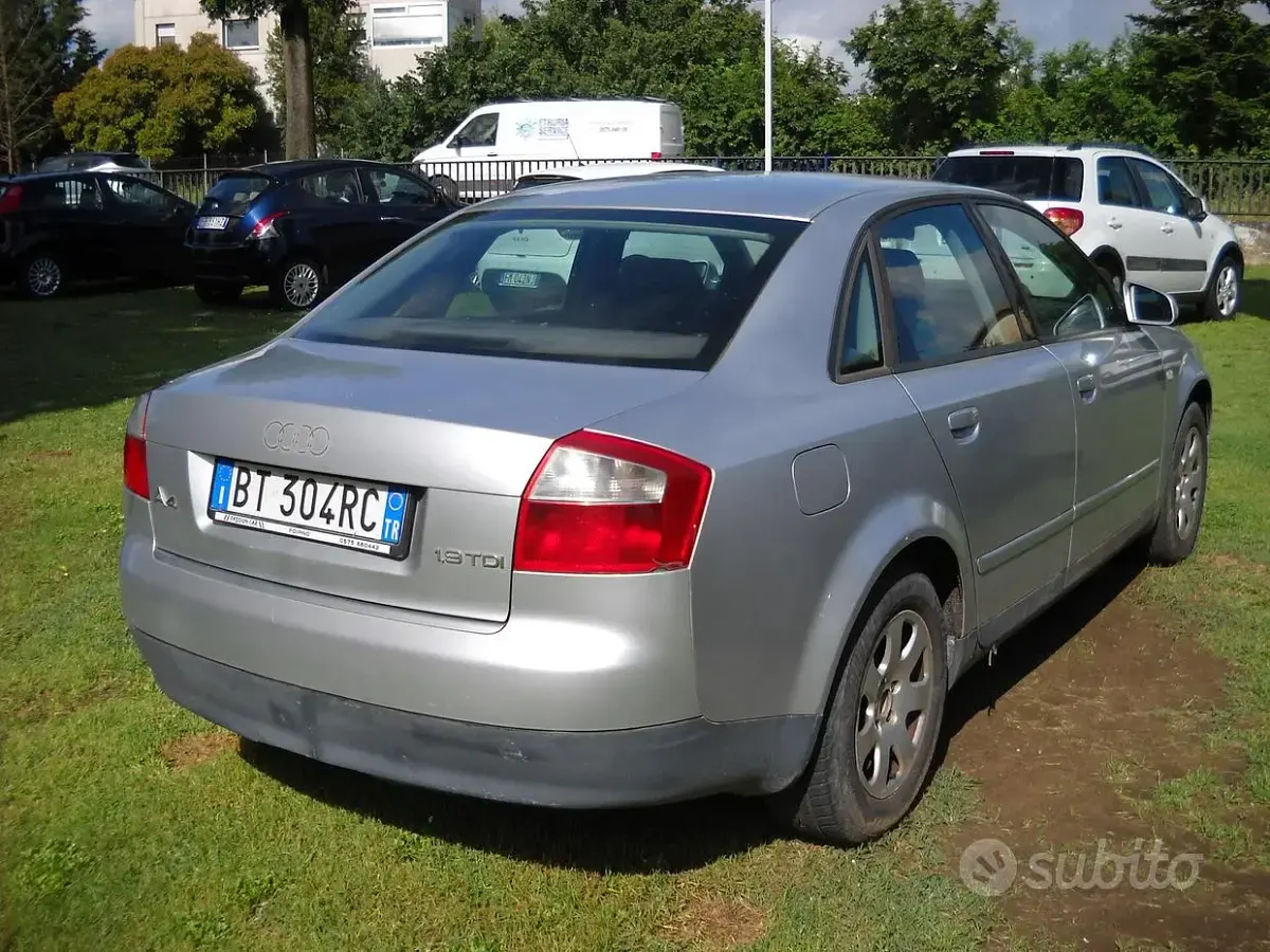 Usata Audi A4 101 CV (74 kW) 2002 Grigio Berlina