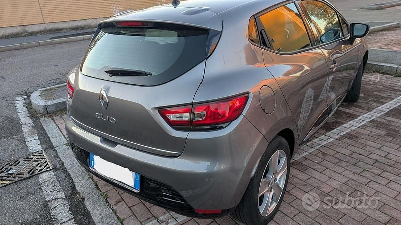 Usata Renault Clio IV Zen 75 CV (55 kW) 2016 Grigio Berlina