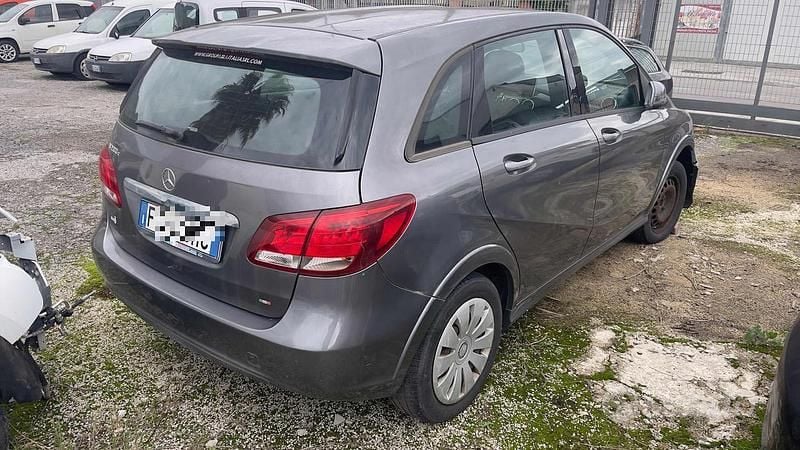 Usata Mercedes B200 2016 Grigio Monovolume