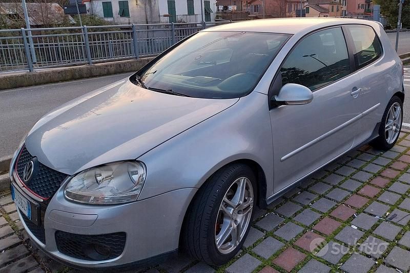 Usata VW Golf IV 140 CV (102 kW) 2005 Grigio Berlina