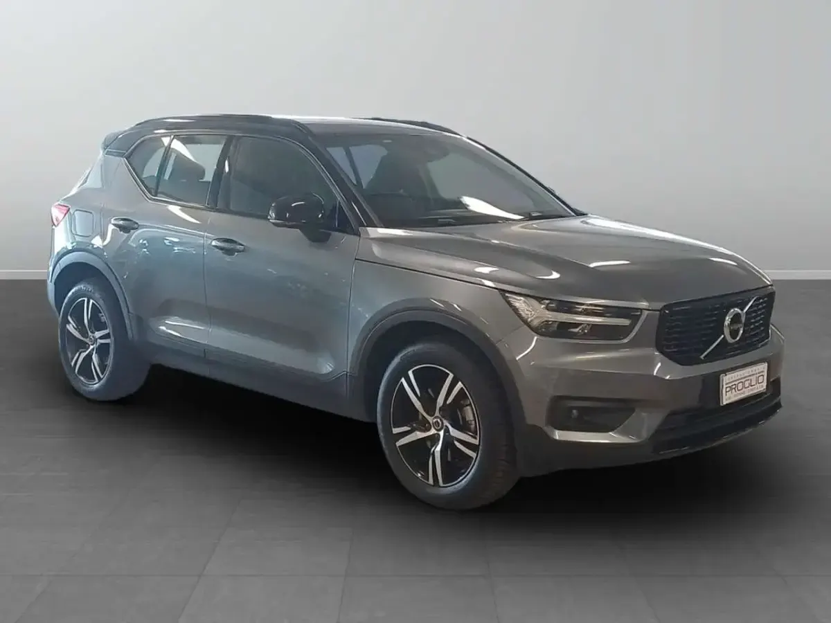 Usata Volvo XC40 R-Design 247 CV (181 kW) 2018 5v grigio mangano metallizzato SUV