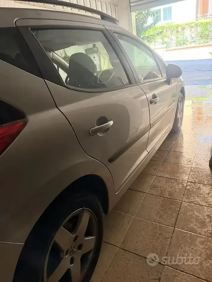 Käytetty Peugeot 207 Sport 90 HP (66 kW) 2008 Harmaa Farmari
