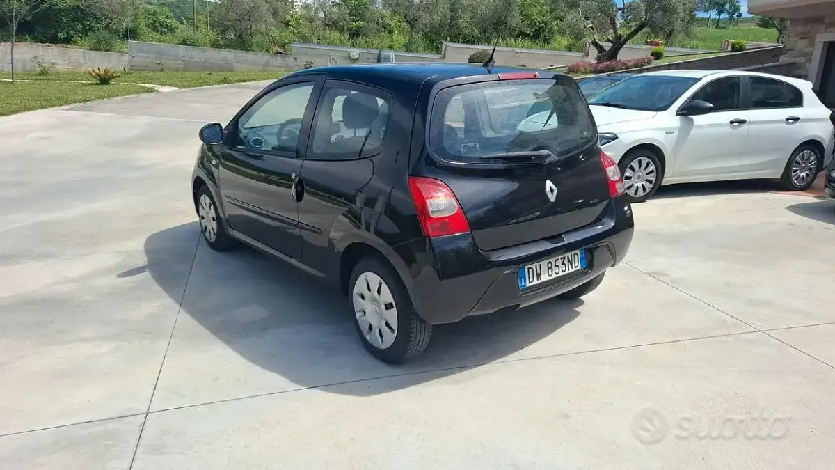 Usado Renault Twingo Dynamique 58 CV (42 kW) 2009 Negro Utilitario