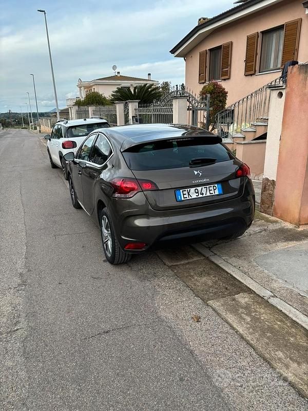 Marrone Usata 2011 DS Automobiles DS4 Business Tre volumi | 7500 € - Immagine 1/4