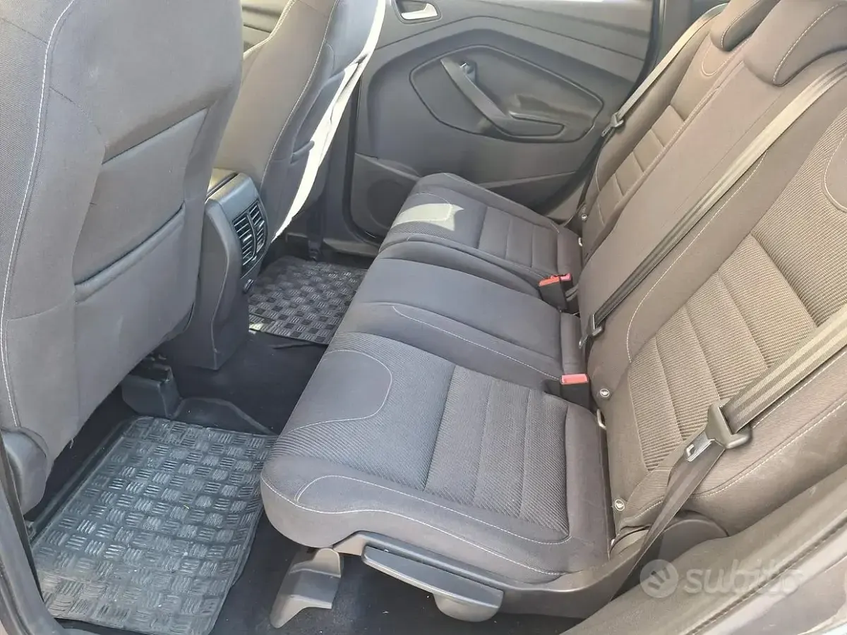 Usata Ford Kuga 120 CV (88 kW) 2016 Grigio SUV