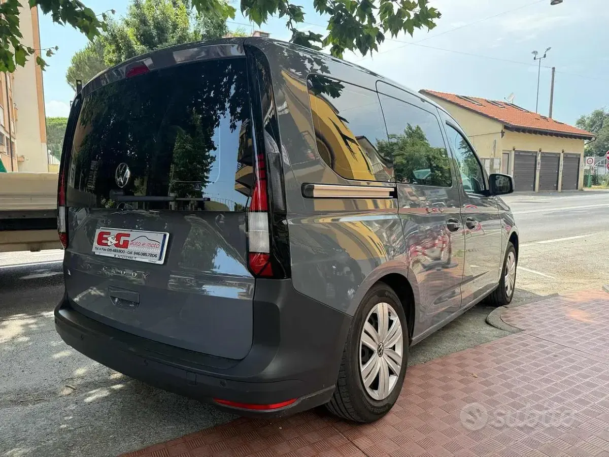 Usata VW Caddy 114 CV (83 kW) 2023 Grigio Monovolume