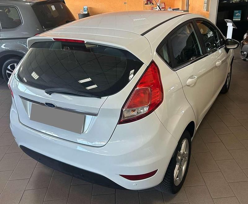 Usata Ford Fiesta Titanium 82 CV (60 kW) 2013 Bianco Berlina