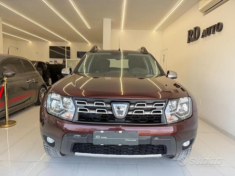Usata Dacia Duster Lauréate 115 CV (84 kW) 2017 Marrone SUV